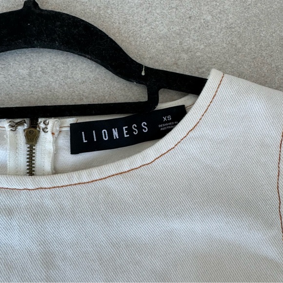 LIONESS RENDEZVOUS FADED DENIM CONTRAST TOP - Picture 6 of 10